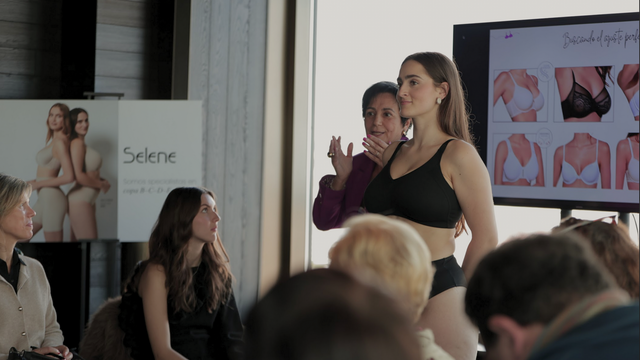 Selene, рядом со специализированным ритейлером.